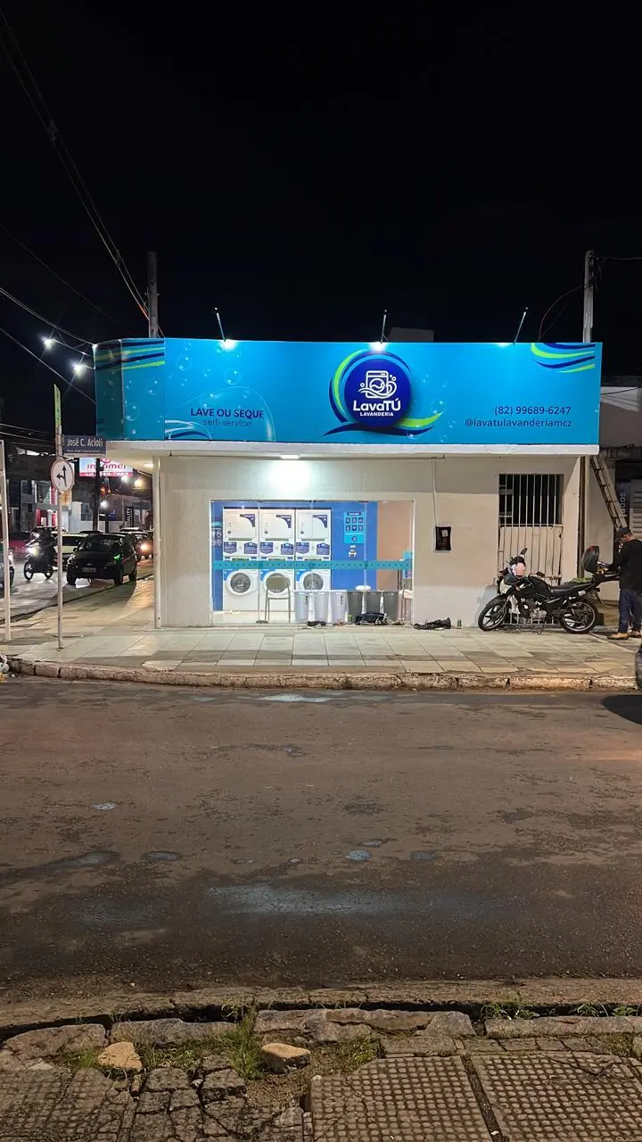Entrada da LavaTú Lavanderia na Avenida Doutor Júlio Marques Luz